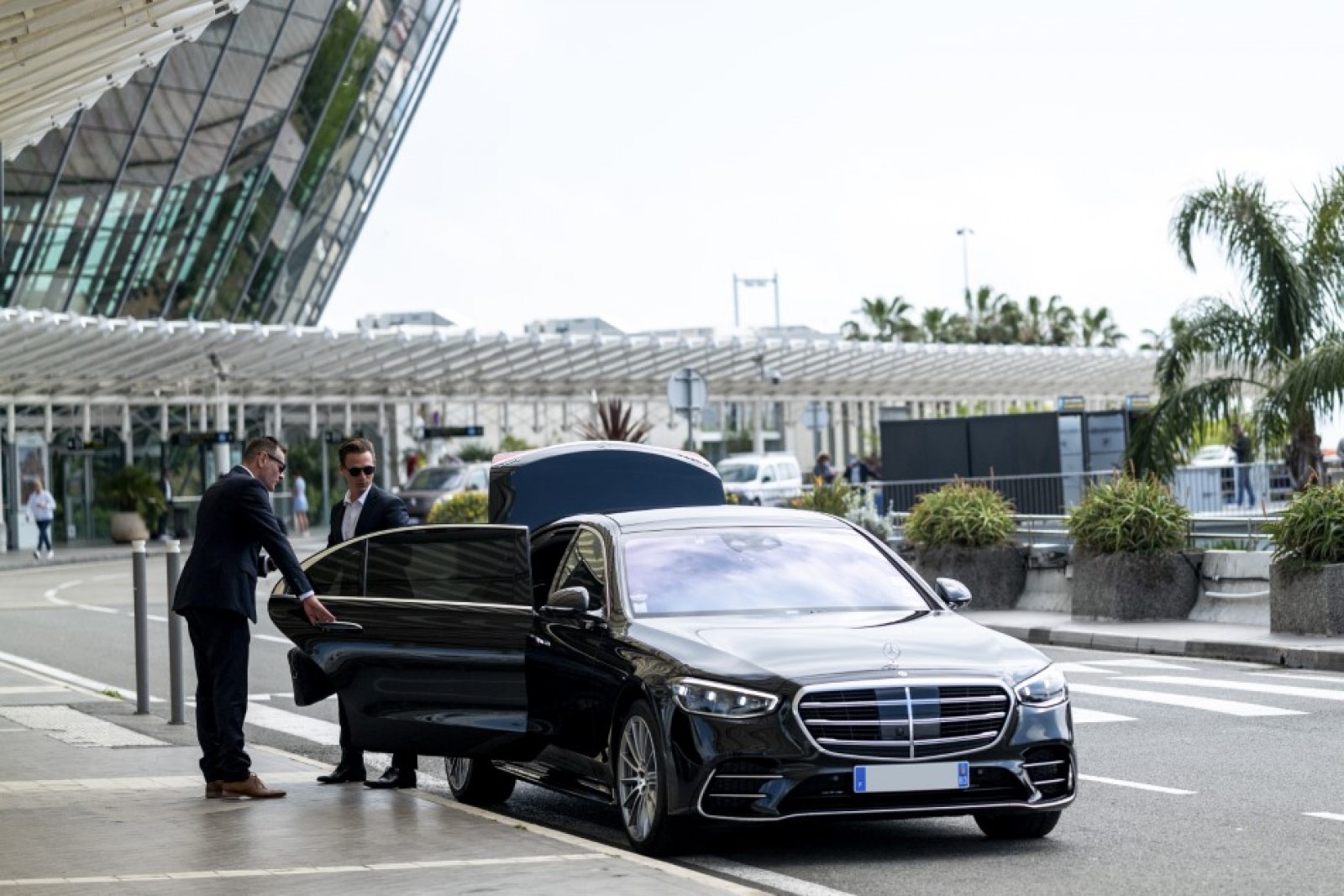 Benefits of Chauffeur-Driven Car Hire for an Event – Ruby Services