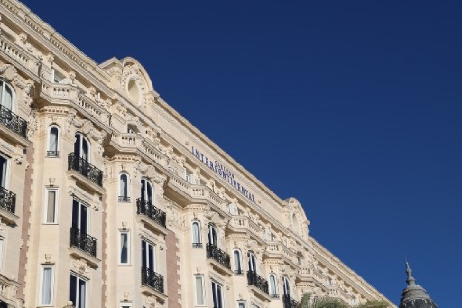 Private Chauffeur at The Hotel Carlton - 24/7 - Airport Transfer from or To Hotel Carlton in Cannes